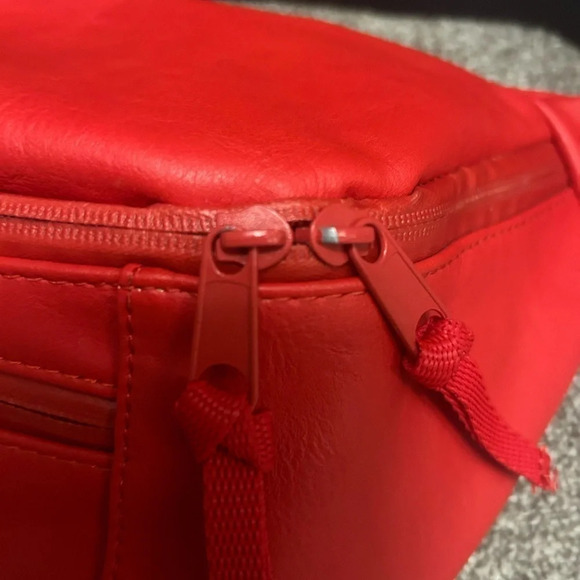 Giant urban outfitters fanny in fair condition couple of issues photographed - Picture 5 of 10